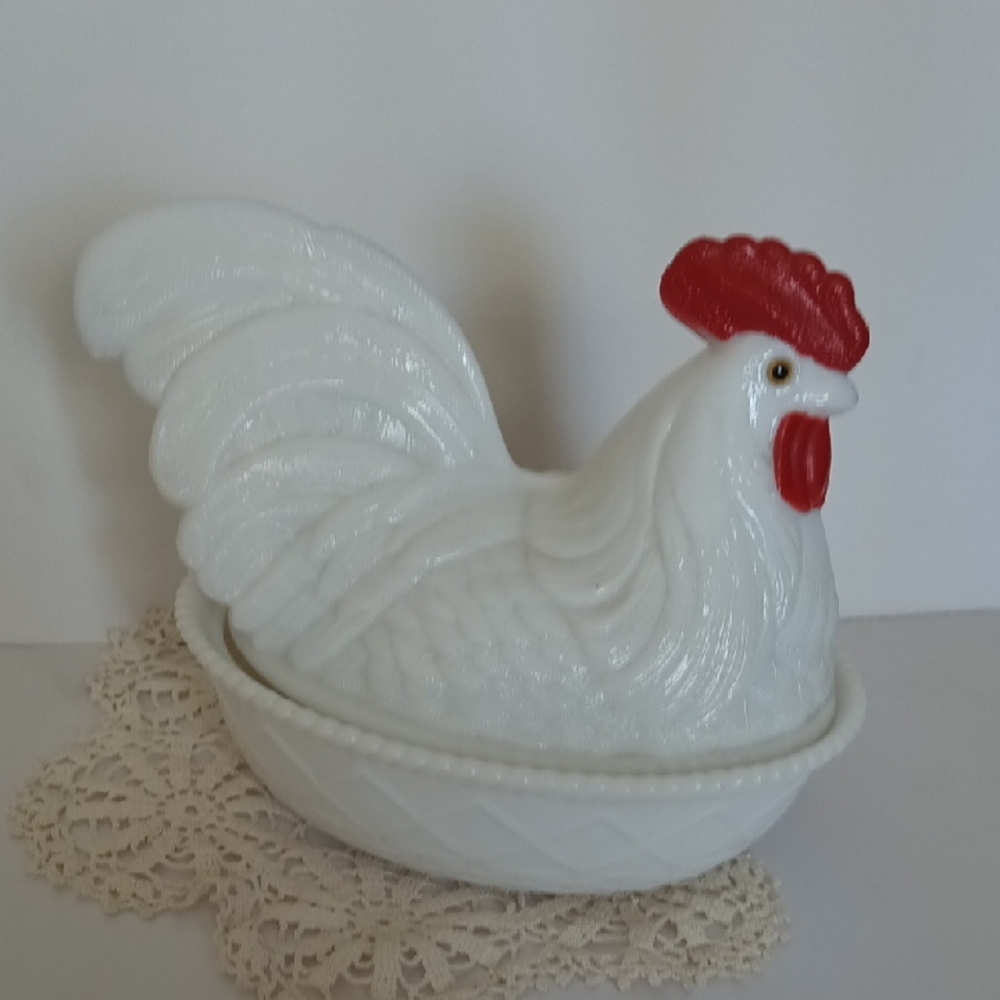 Vintage Westmoreland White Milk Glass Rooster "Big Daddy" Styled Like Hen On Nes - Picture 11 of 11